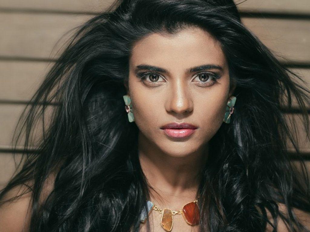 Aishwarya Rajesh Latest Glamorous Images