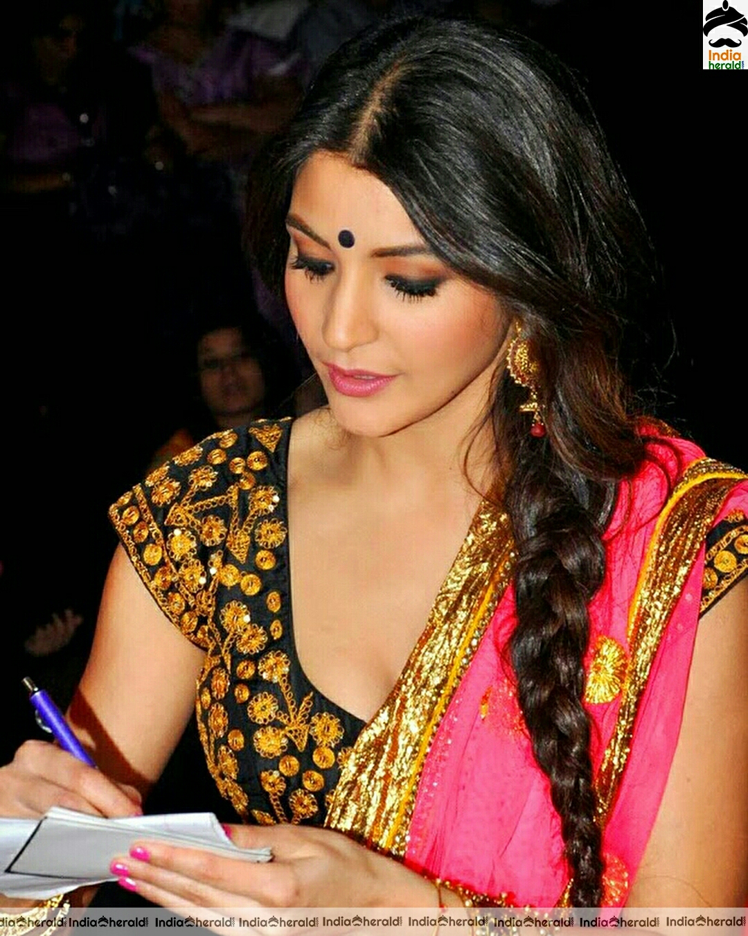 Anushka Sharma Exposes Cleavage Show In Half Saree