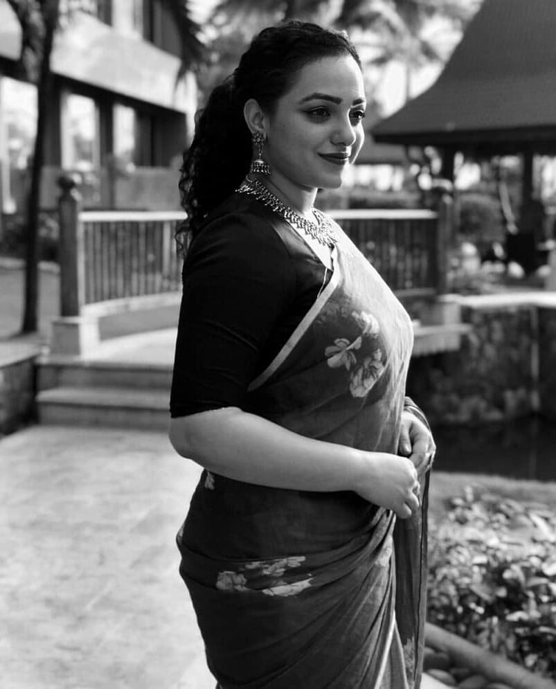 Nithya Menon Oozing Sex Appeal In A Sexy Saree