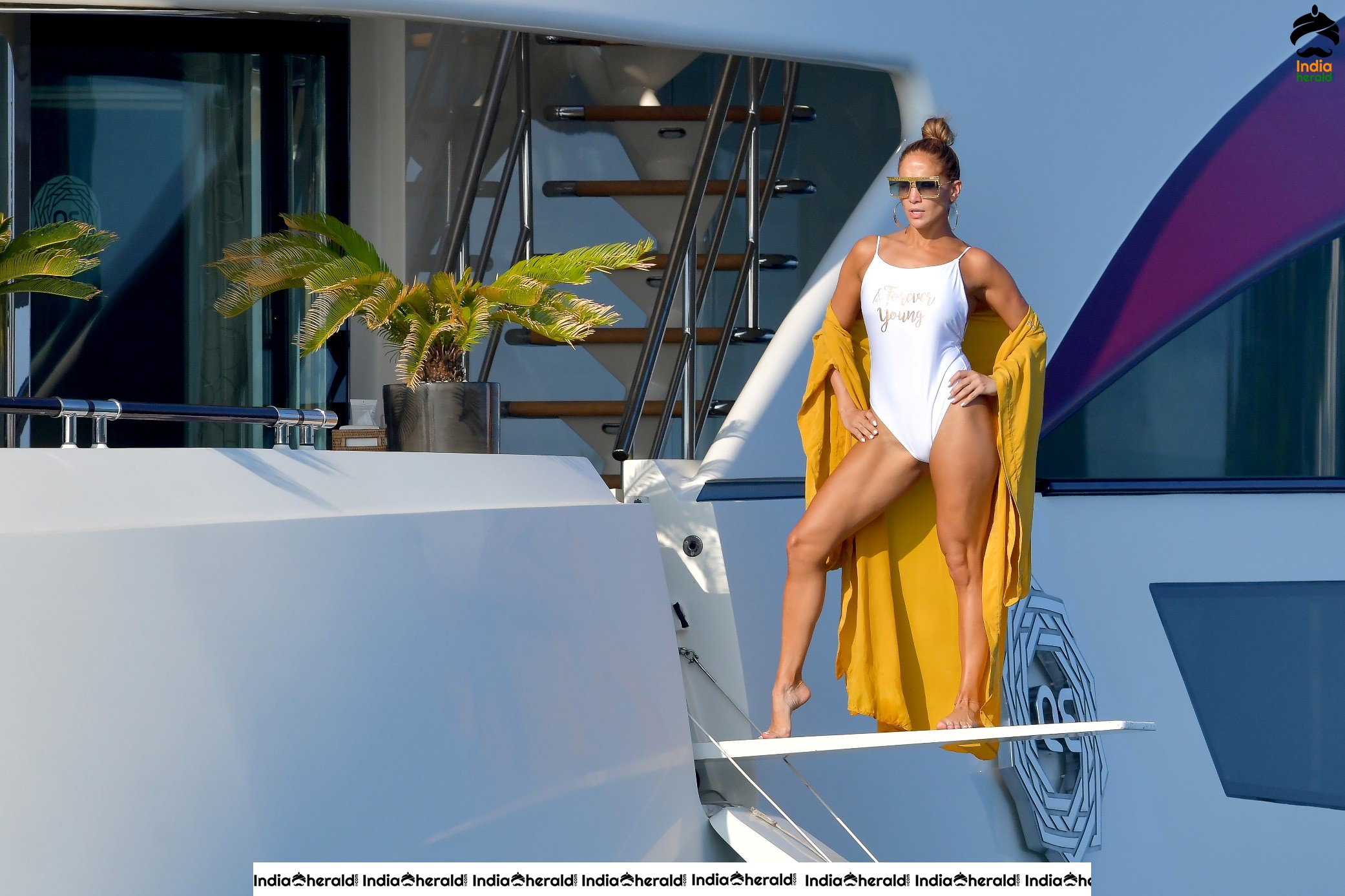 Jennifer Lopez Hot In A Swimsuit On A Yacht In Saint Tropez