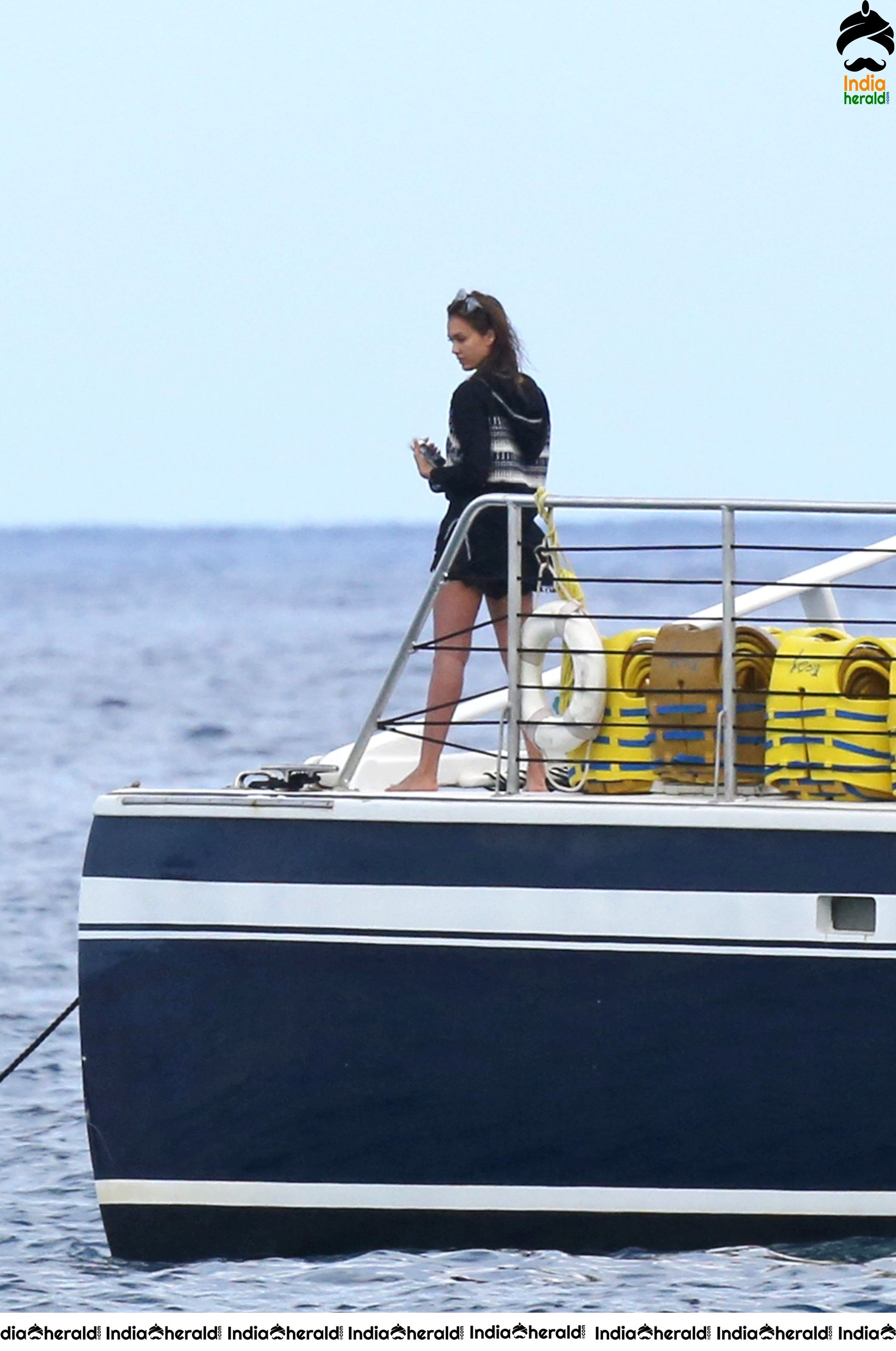 Jessica Alba Wearing A Bikini In Hawaii Set