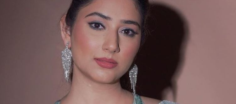 Disha Parmar S Glamorous Look In A Saree