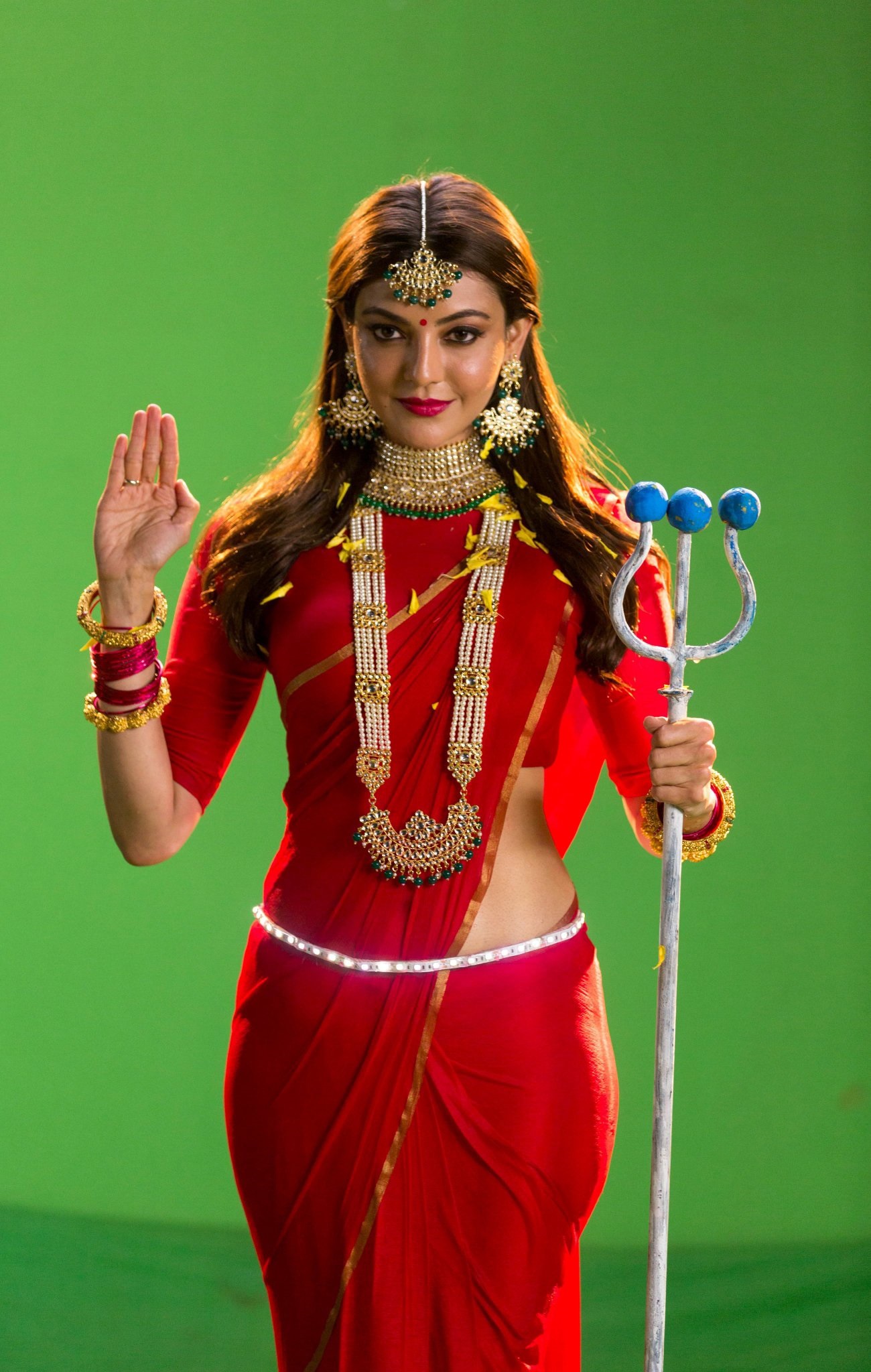 1300px x 2048px - Kajal Aggarwal Low Hip Saree in Goddess Avatar sparks Hindu