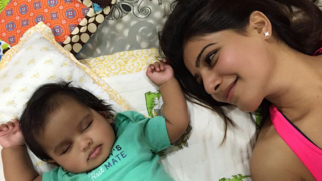 Viral! Gorgeous Samantha Akkineni with cute baby