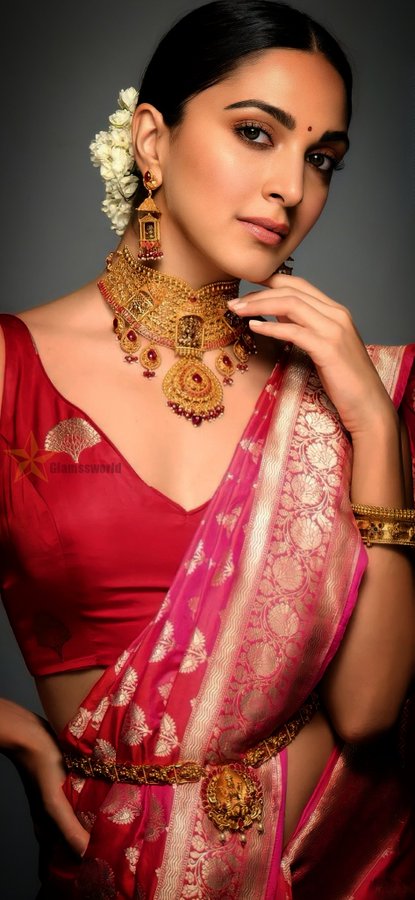 Kiara Advani's blue lehenga from the song 'Hasina Pagal Deewani' is the  bold-hue we all need - WeddingSutra