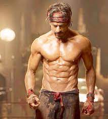 Long hair and tremendous abs.. Shah Rukh Khan's Pathan look in a