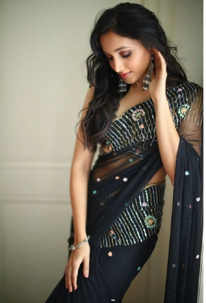 Kiara Advani gets massively trolled for wearing a bold black saree;  netizens say, 'so cheap' [View Pics]