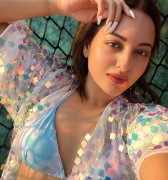 Sonakshi Sinha Xnx Video - Sonakshi Sinha is now ready to take risk???