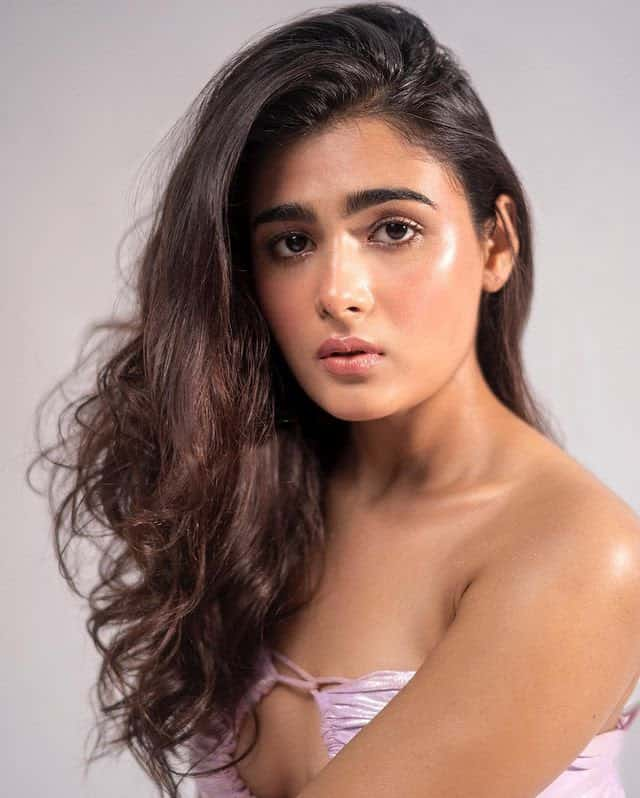640px x 798px - Shalini Pandey Explodes For Diamonds - Hot Pics