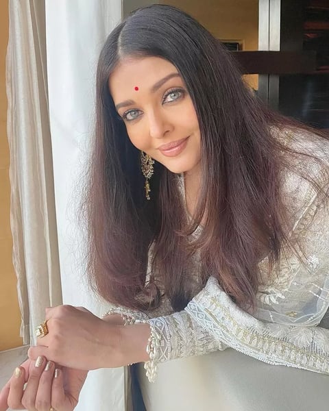 480px x 600px - Aishwarya Rai Bachchan gives a befitting reply to unnecessary questions.