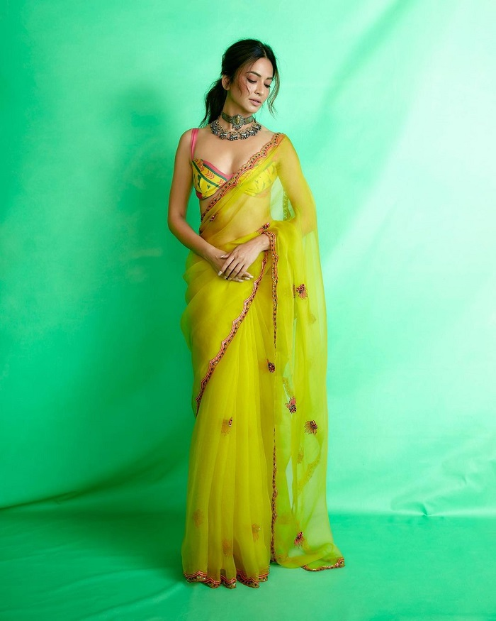 Beautiful Nauvari Sarees We Spotted On These Real Maharashtrian Brides! |  WeddingBazaar