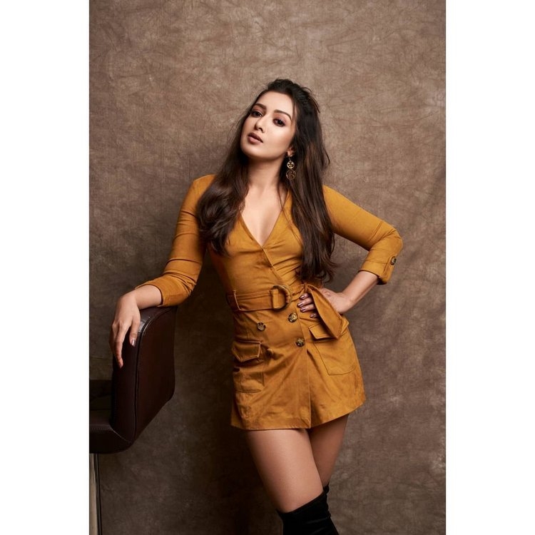 Catherine Tresa New Photos With Cool Looks