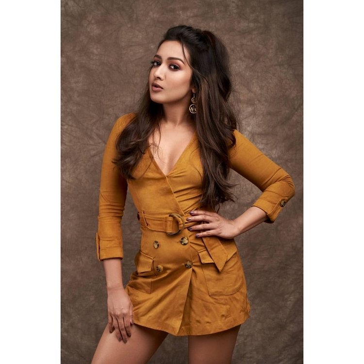 Catherine Tresa New Photos With Cool Looks