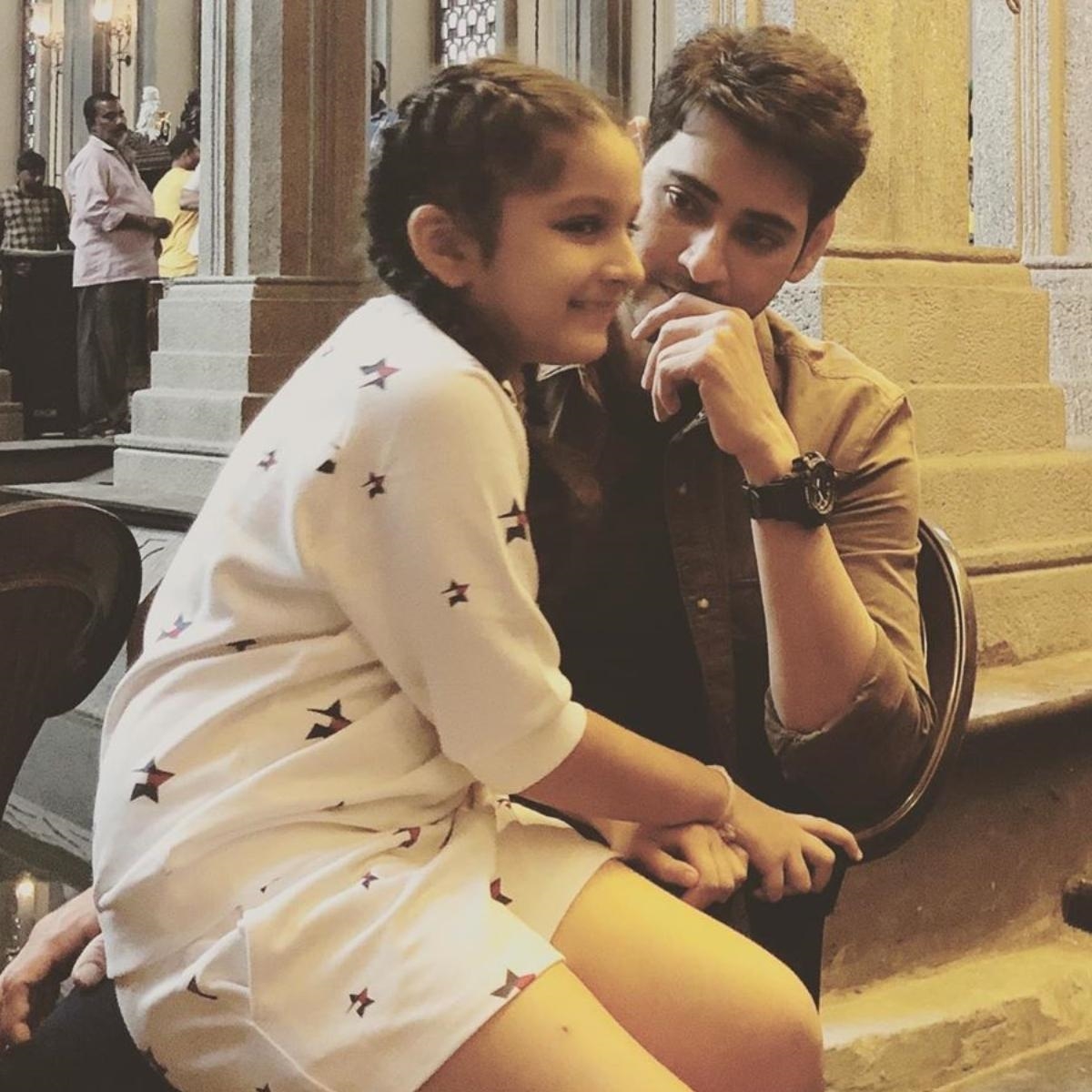 Mahesh photos with her daughter sitara