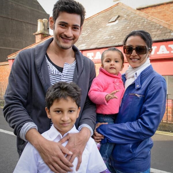 Mahesh photos with her daughter sitara