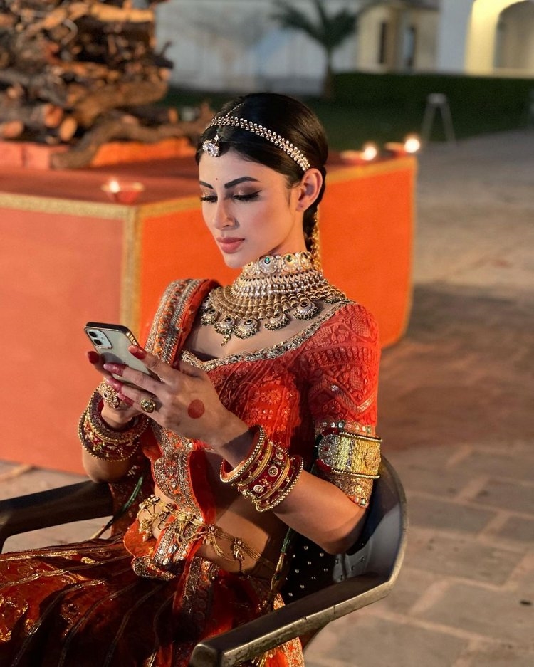 Mouni Roy latest Photos In Shooting