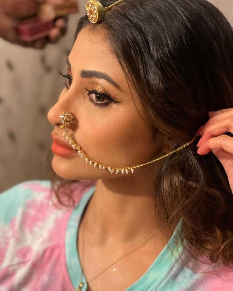 Mouni Roy latest Photos In Shooting