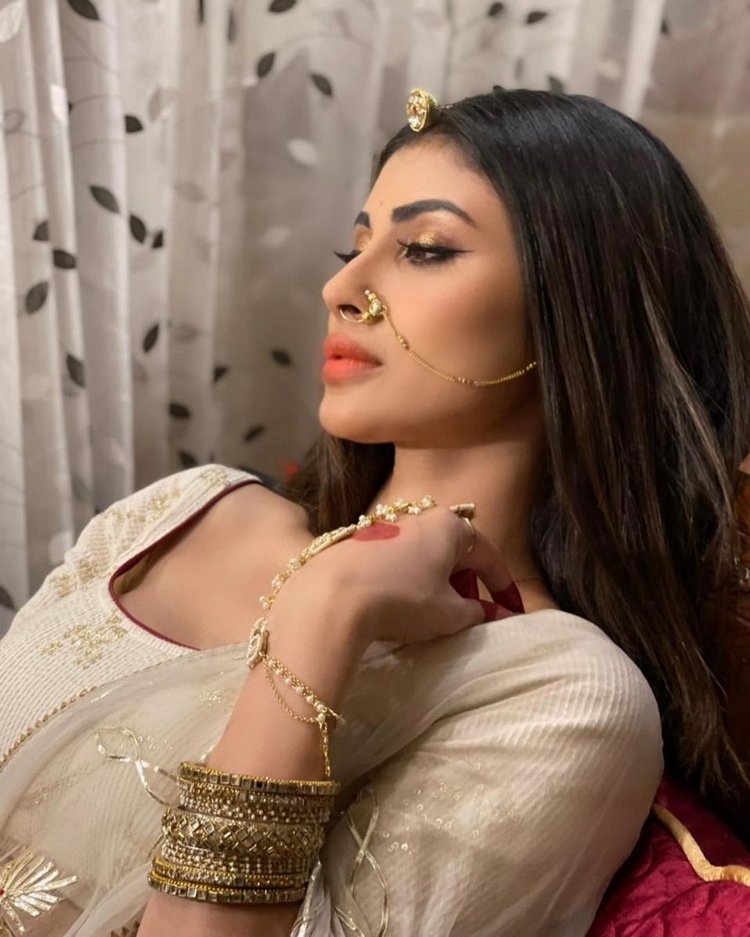 Mouni Roy latest Photos In Shooting