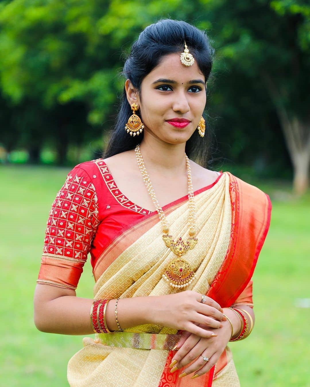 Neha Chowdary latest Photos In Saree