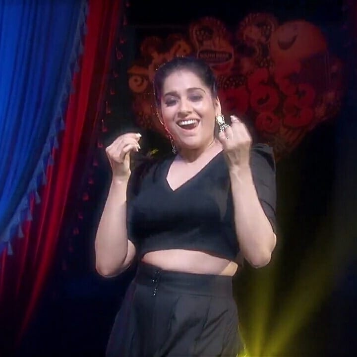 Rashmi Gautam New Clicks In Latest Episode