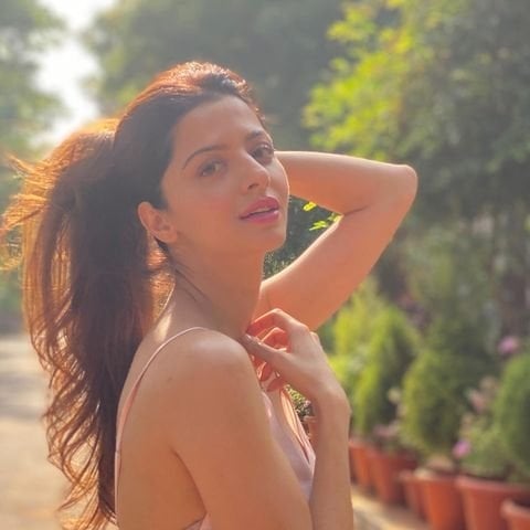 Vedhika latest Photos Collection