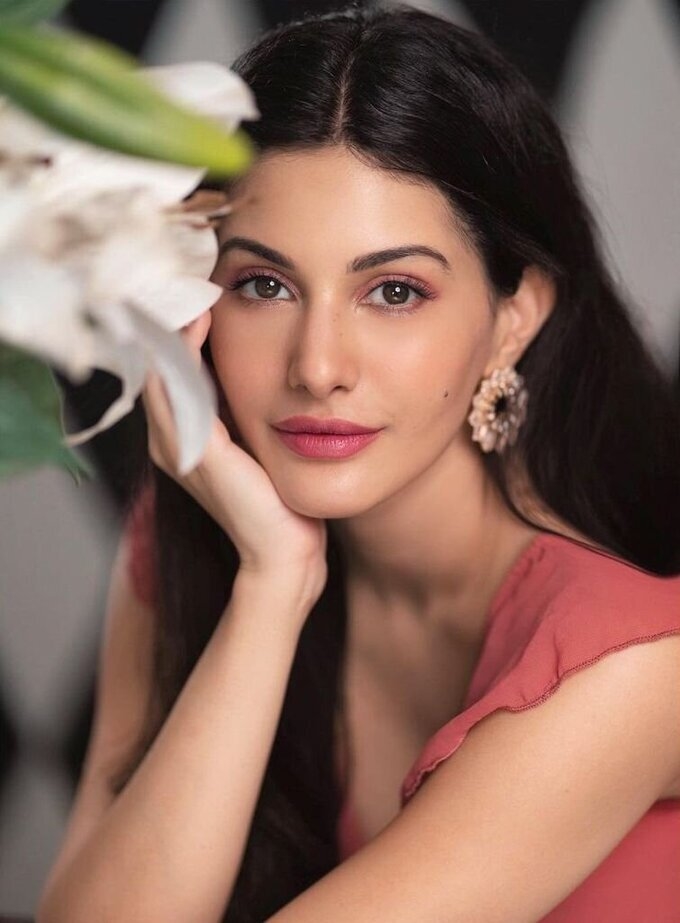 Actress Amyra Dastur Latest Photo Collection