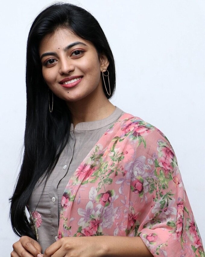 Actress Anandhi Latest Image Collection