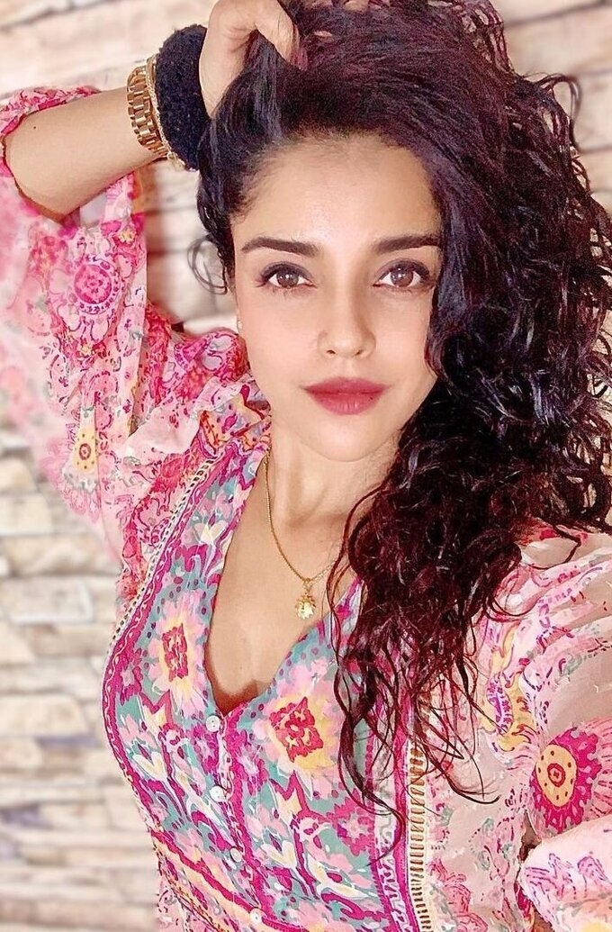 Actress And Mode Pia Bajpai Latest Image Collection