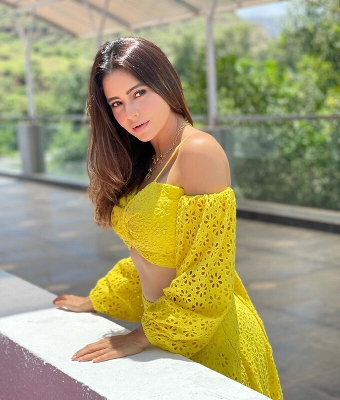 Actress And Model Aamna Sharif Latest Cute Photoshoot