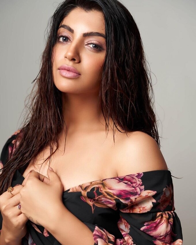 Actress And Model Akanksha Puri Latest Photoshoot