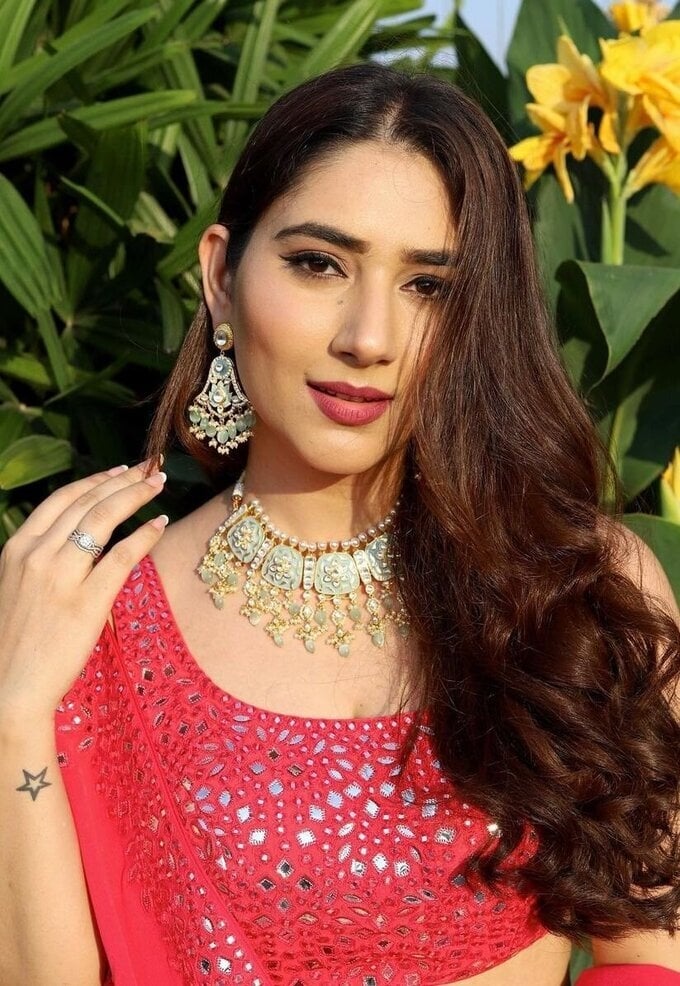 Actress And Model Disha Parmar Image Collection