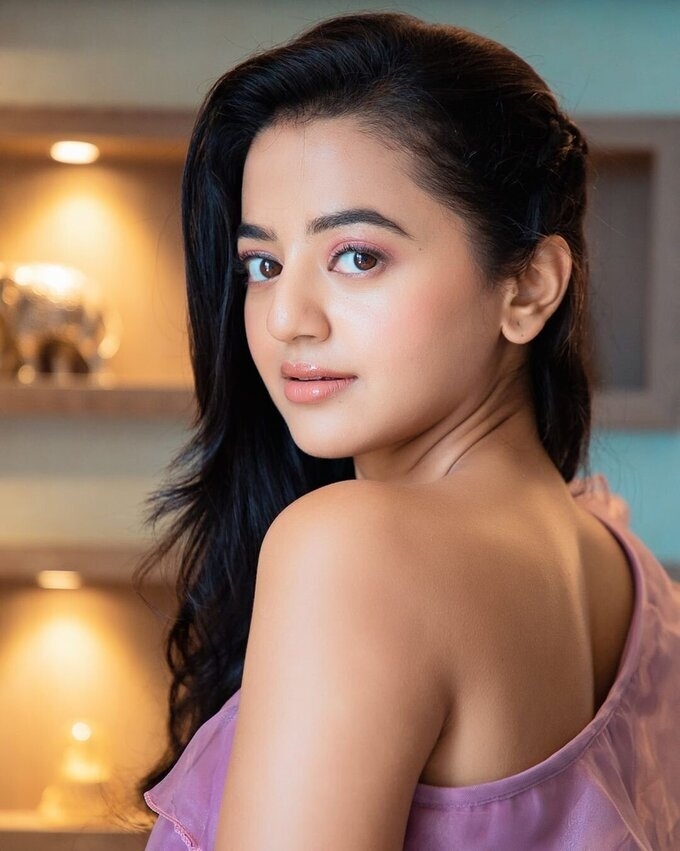 Actress And Model Helly Shah Photo Collection