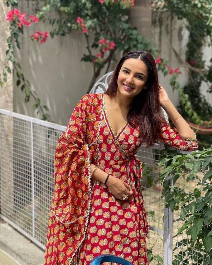 Actress And Model Jasmin Bhasin Latest Image Collection