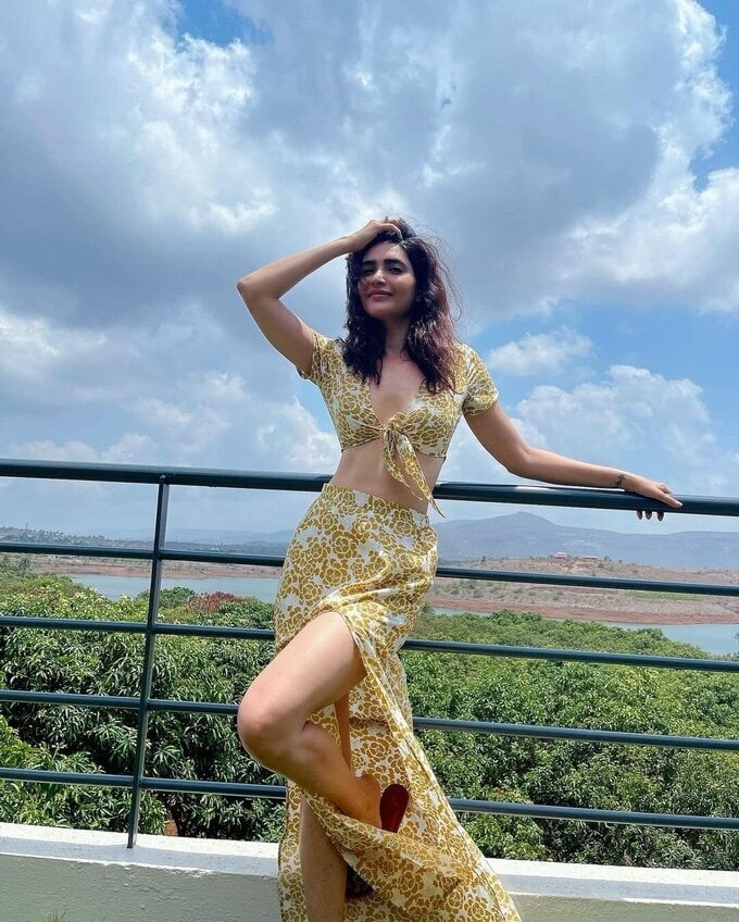 Actress And Model Karishma Tanna Latest Images