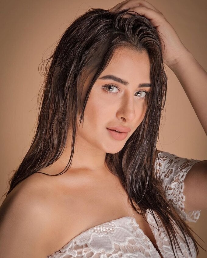 Actress And Model Mahira Sharma Latest Photo Collection