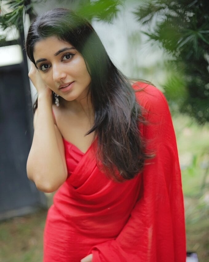 Actress And Model Mirnaa Adhiti Menon Image Collection