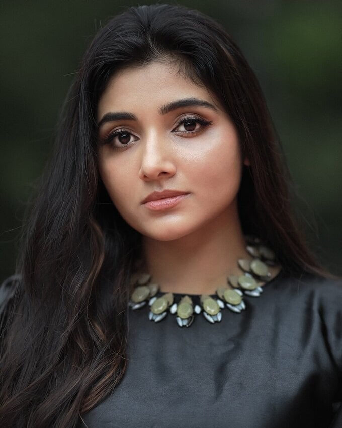 Actress And Model Mirnaa Adhiti Menon Latest Photo Collection