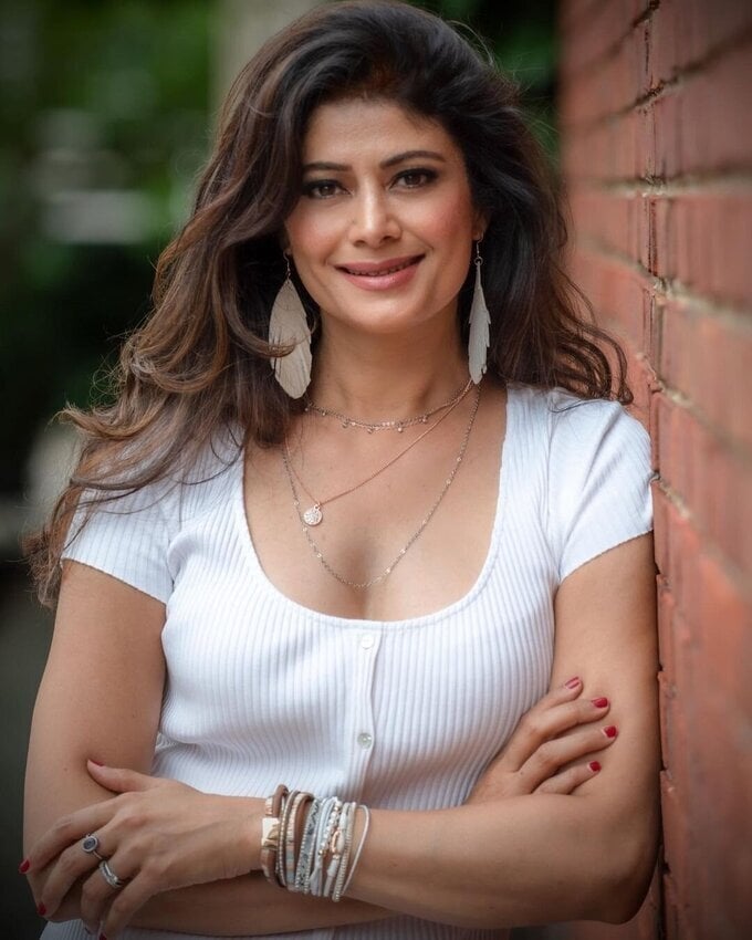 Actress And Model Pooja Batra Latest Photoshoot