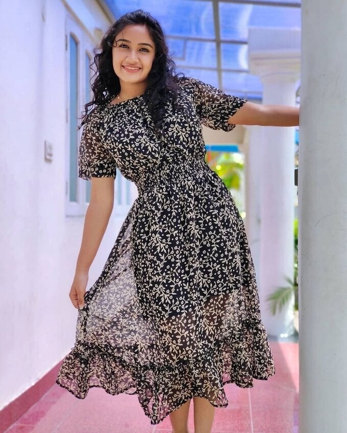 Actress And Model Raveena Daha Latest Image Collection