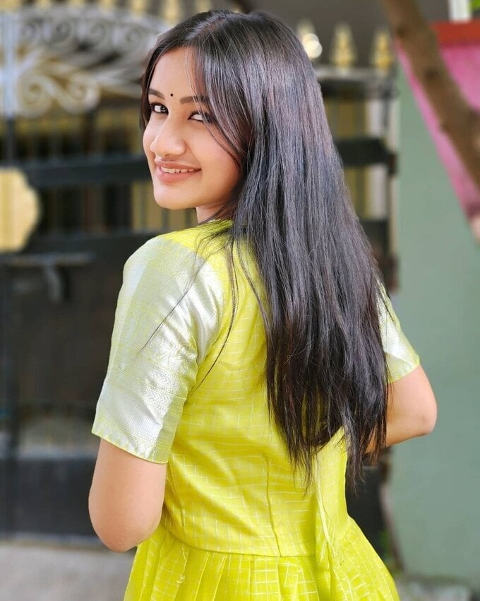 Actress And Model Raveena Daha New Images