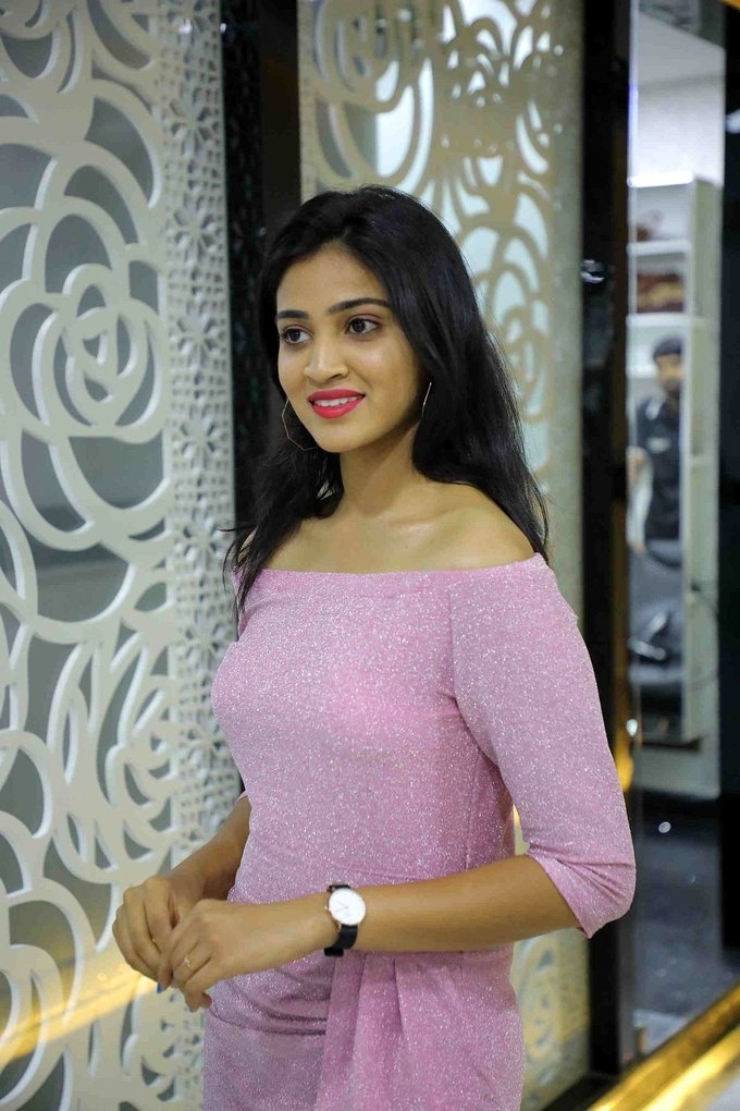 Actress And Model Vakshika Latha Latest Images