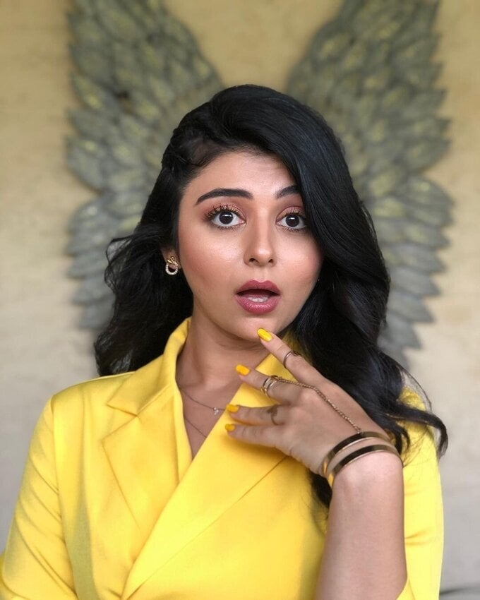 Actress And Model Yesha Rughani Stunning Images In Yellow Attire