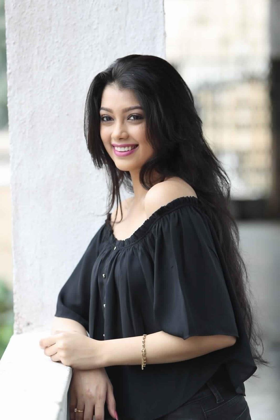 Actress Digangana Suryavanshi Image Collection