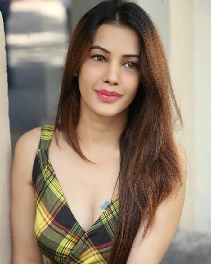 Actress Diksha Panth Latest Image Collection