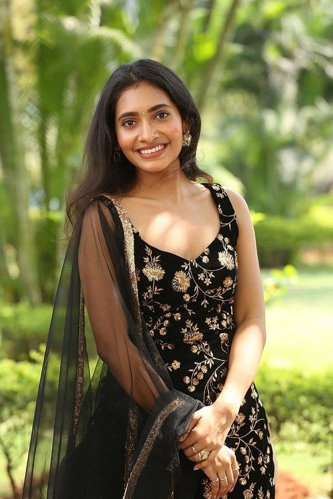 Actress Gnaneswari Kandregula Stunning Images In Black Attire