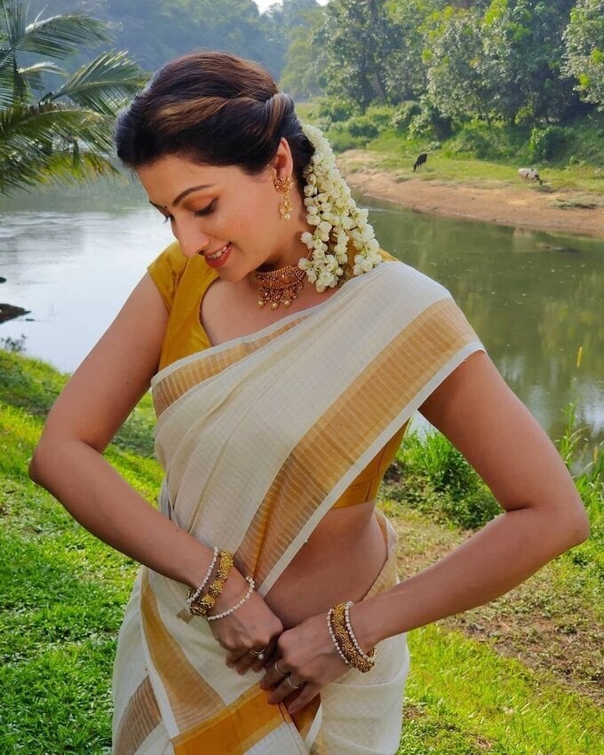 Actress Hamsa Nandini Hot Latest Saree Images