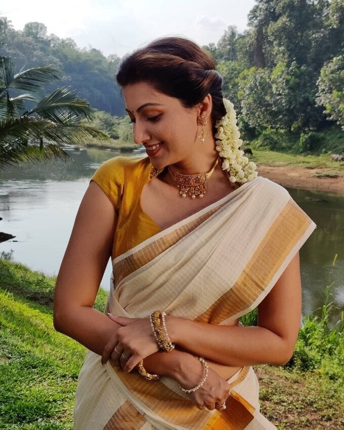 Actress Hamsa Nandini Hot Latest Saree Images