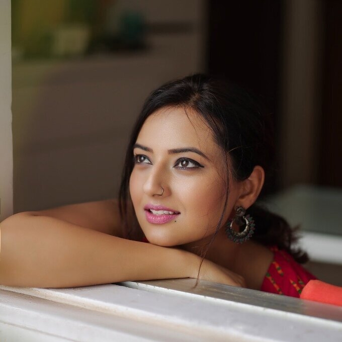 Actress Isha Chawla New Images