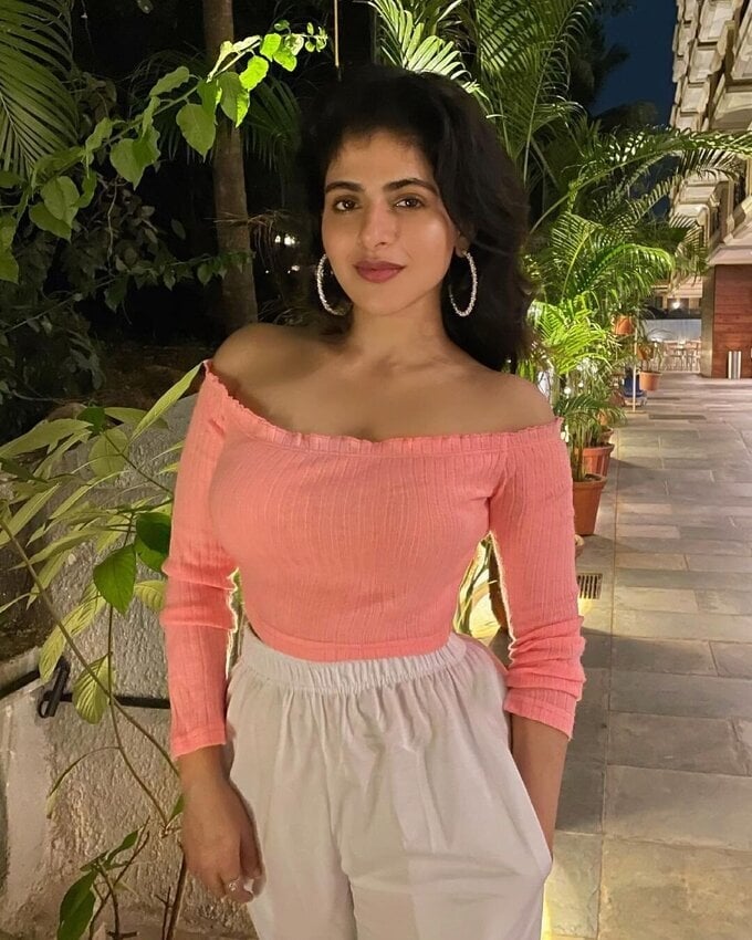 Actress Iswarya Menon Old Images