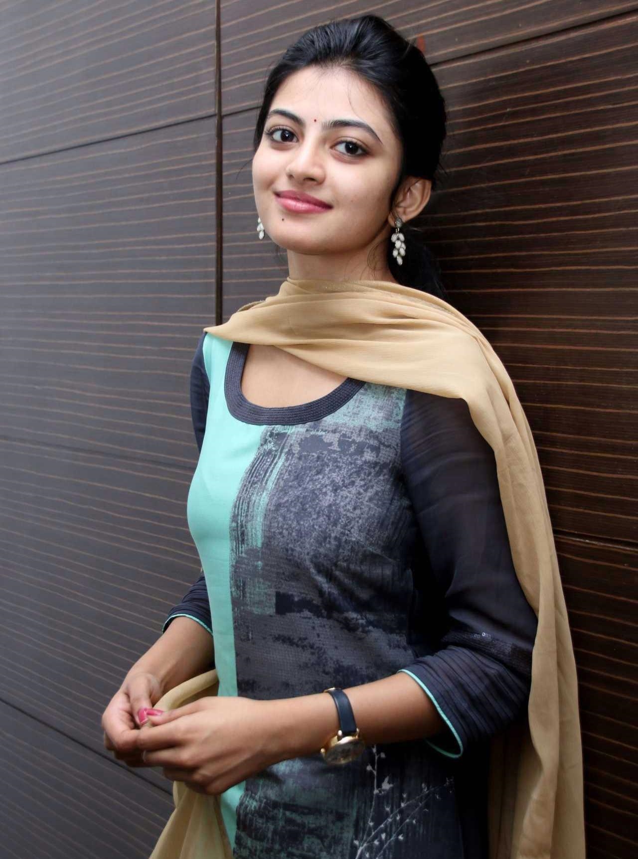 Actress Kayal Aanandi Image Collection